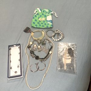 🤩 lot of jewelry ~Lilly Pulitzer ~Paparazzi ~LOFT & others